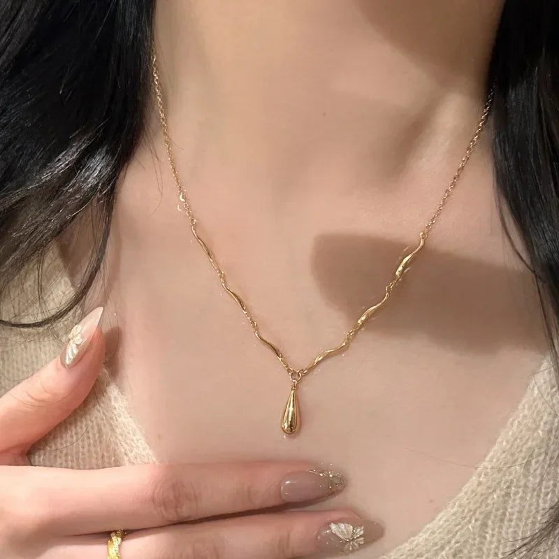 The Liquid Drop Tassel Necklace – Vintage Glossy Irregular Collar Chain.