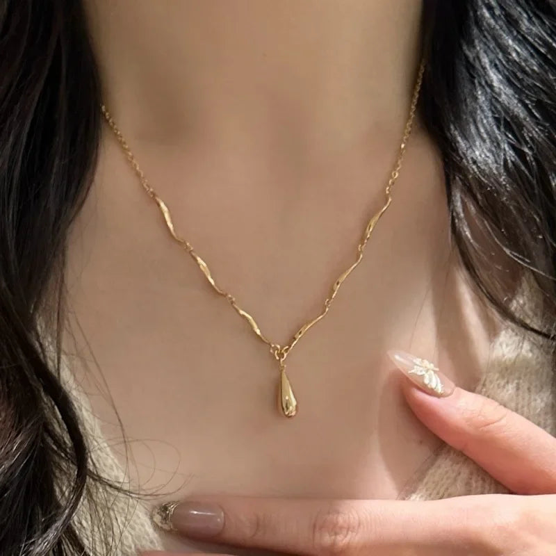 The Liquid Drop Tassel Necklace – Vintage Glossy Irregular Collar Chain.