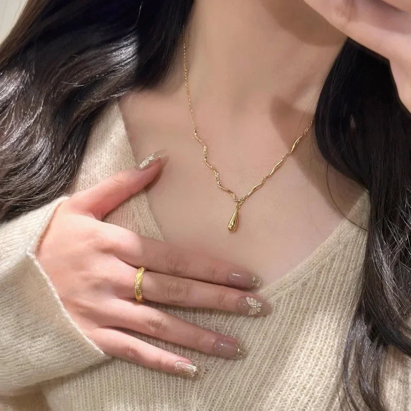 The Liquid Drop Tassel Necklace – Vintage Glossy Irregular Collar Chain.